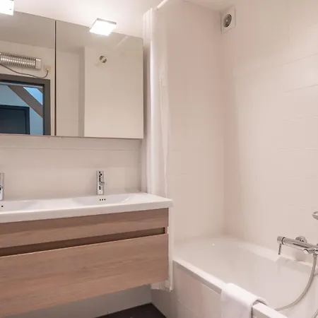 アパート Beautiful Duplex For 6 On A Top-notch Location With Free Parking *