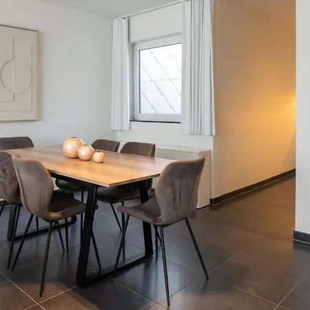 アパート Beautiful Duplex For 6 On A Top-notch Location With Free Parking *