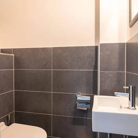 Beautiful Duplex For 6 On A Top-notch Location With Free Parking *